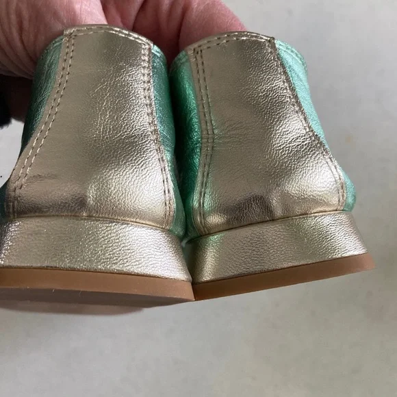 Elegant Mint Green Loafers with Gold Accents - Picture 5 of 7